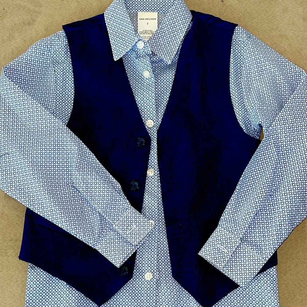Boys suit brand new size 7